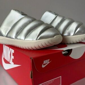 Nike Burrow SE Women’s Slip-On Slippers Metallic Sz 10 (New in Box)